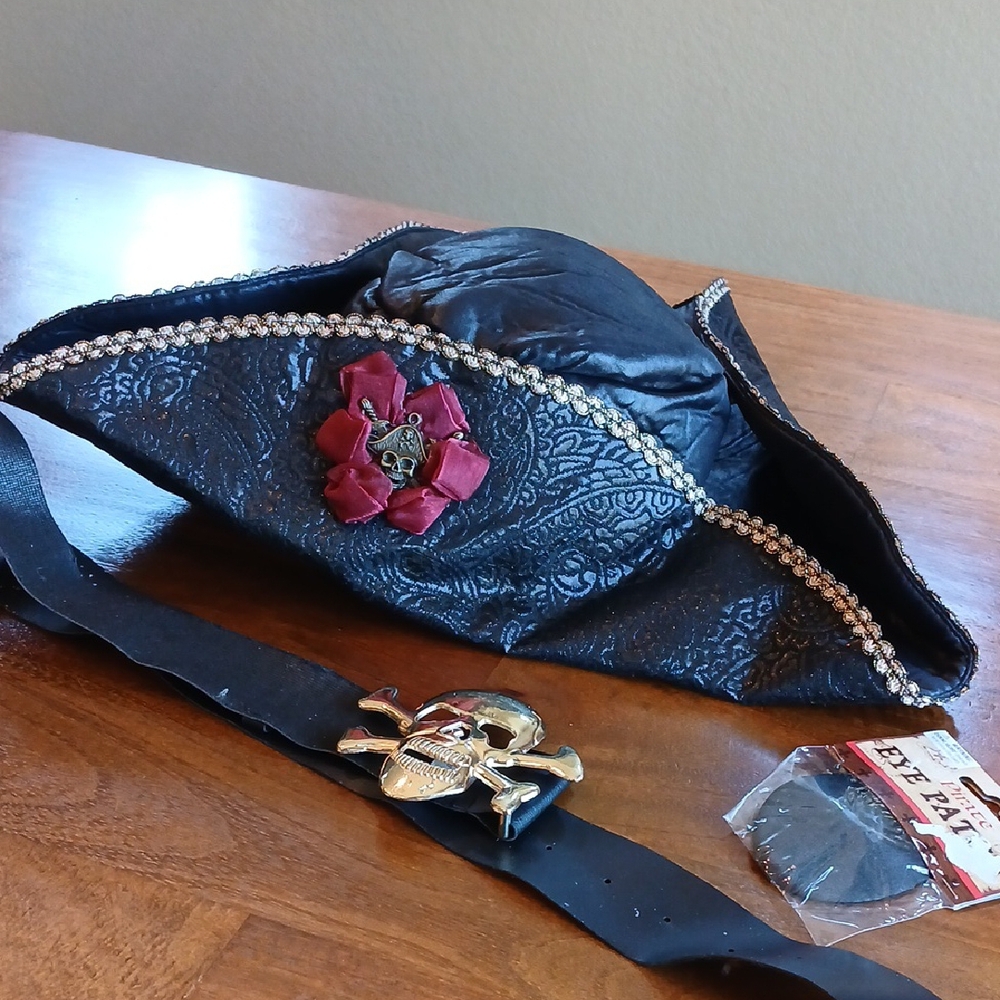Costum Black Pirate Hat w Red Rose and Skull Emblem. Belt, New Eye Patch, Parrot